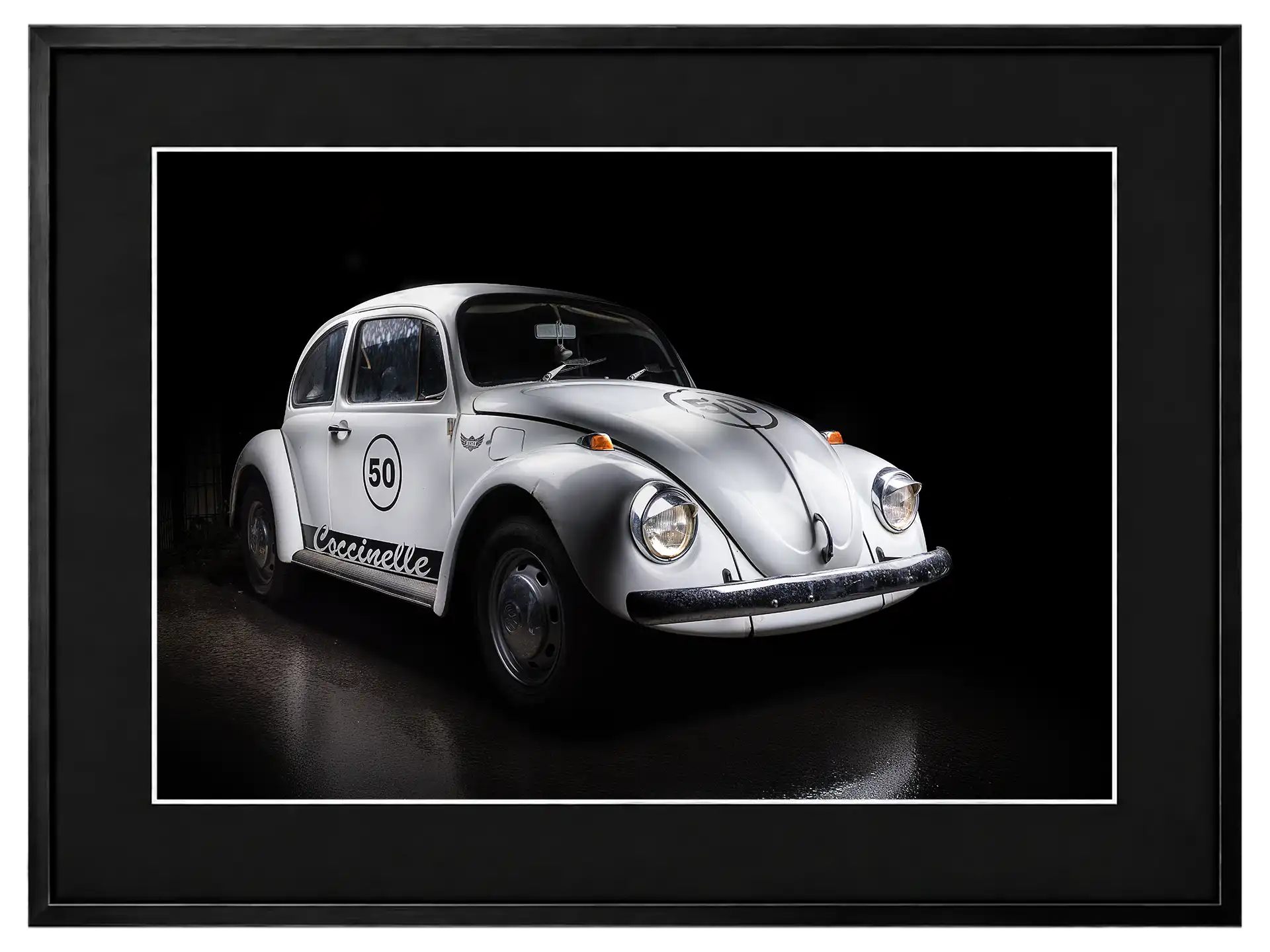 photo de style studio en extereieur d'une coccinel wolswagen patrice cauleur